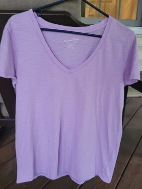 Universal Thread
Women's Short Sleeve Iconic V-Neck T-Shirt - Universal Thread™